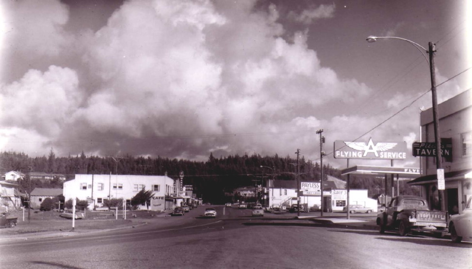 View Port Orford SE end Flying A Pitches Tavern Payless Gas c1956